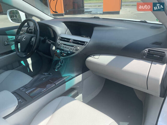 Белый Лексус РХ, объемом двигателя 3.5 л и пробегом 127 тыс. км за 18500 $, фото 26 на Automoto.ua