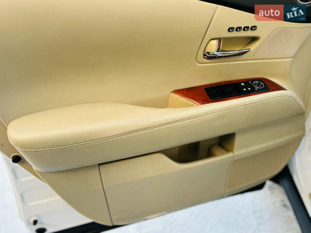 Белый Лексус РХ, объемом двигателя 3.5 л и пробегом 172 тыс. км за 15800 $, фото 81 на Automoto.ua