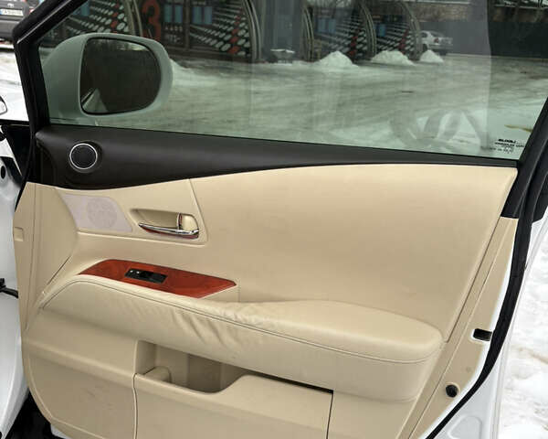 Белый Лексус РХ, объемом двигателя 3.46 л и пробегом 270 тыс. км за 16500 $, фото 20 на Automoto.ua