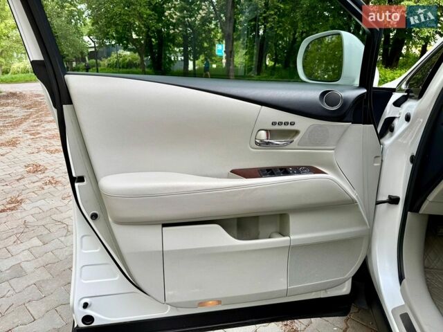 Белый Лексус РХ, объемом двигателя 3.5 л и пробегом 179 тыс. км за 15700 $, фото 39 на Automoto.ua