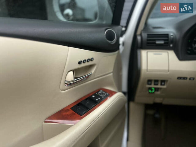 Белый Лексус РХ, объемом двигателя 3.46 л и пробегом 260 тыс. км за 15900 $, фото 19 на Automoto.ua