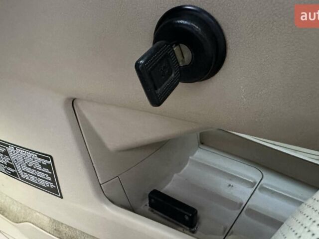 Белый Лексус РХ, объемом двигателя 3.46 л и пробегом 257 тыс. км за 13900 $, фото 20 на Automoto.ua