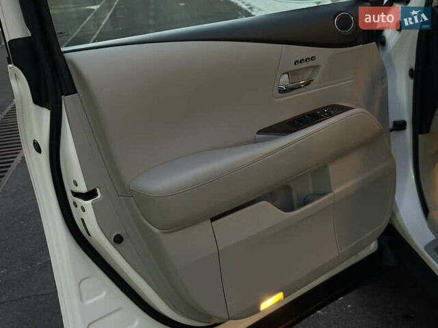 Белый Лексус РХ, объемом двигателя 3.46 л и пробегом 207 тыс. км за 16900 $, фото 35 на Automoto.ua