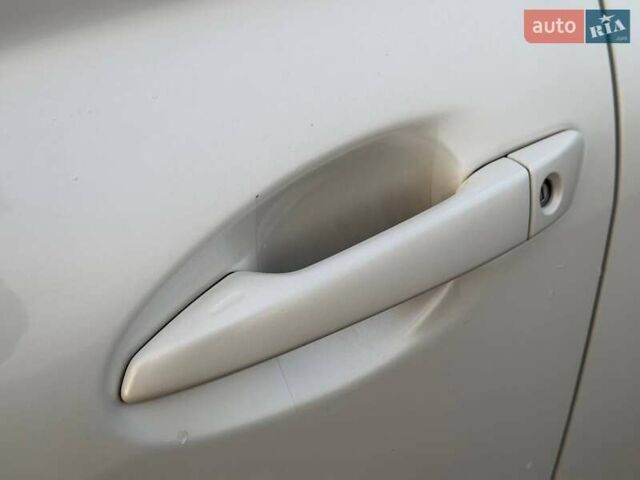 Белый Лексус РХ, объемом двигателя 3.46 л и пробегом 240 тыс. км за 15800 $, фото 11 на Automoto.ua