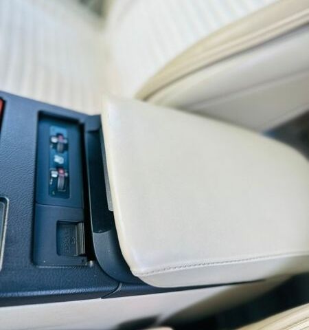 Белый Лексус РХ, объемом двигателя 3.46 л и пробегом 175 тыс. км за 15600 $, фото 62 на Automoto.ua