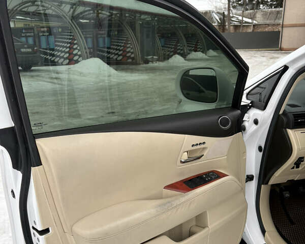 Белый Лексус РХ, объемом двигателя 3.46 л и пробегом 270 тыс. км за 16500 $, фото 12 на Automoto.ua