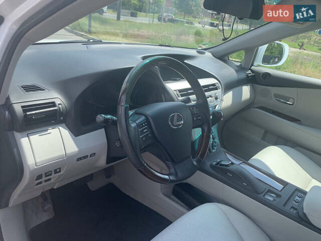 Белый Лексус РХ, объемом двигателя 3.5 л и пробегом 127 тыс. км за 18500 $, фото 25 на Automoto.ua