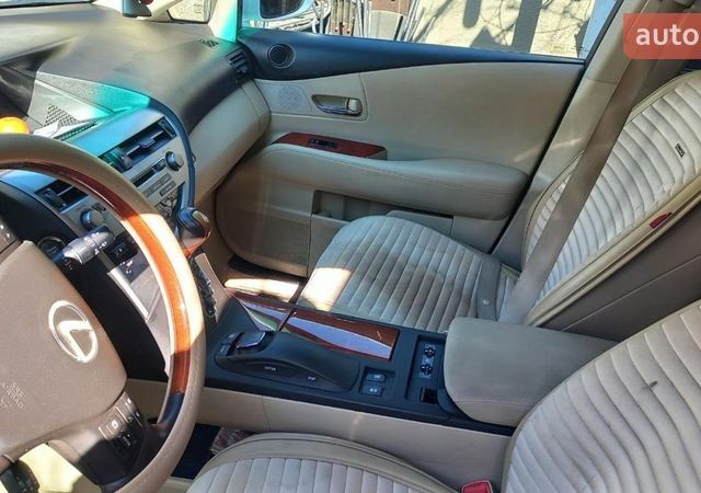 Белый Лексус РХ, объемом двигателя 3.5 л и пробегом 250 тыс. км за 14500 $, фото 2 на Automoto.ua