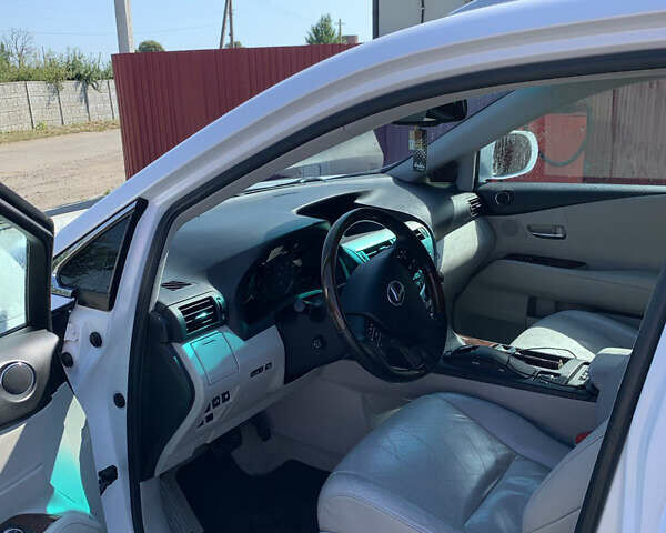 Белый Лексус РХ, объемом двигателя 3.5 л и пробегом 200 тыс. км за 18500 $, фото 8 на Automoto.ua