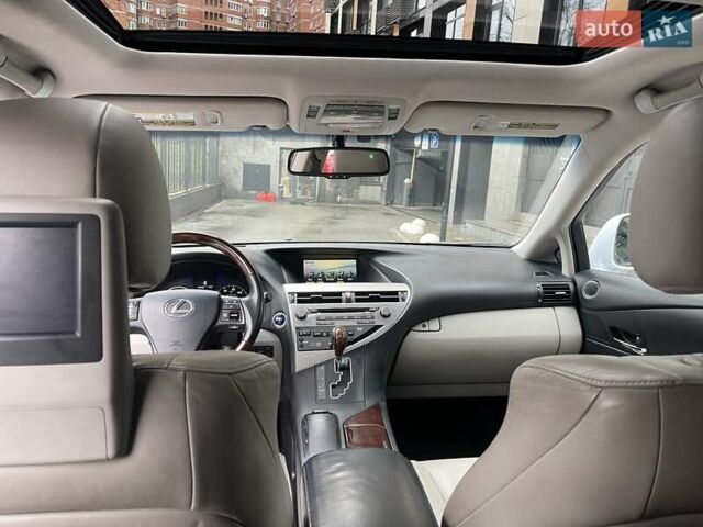 Белый Лексус РХ, объемом двигателя 3.46 л и пробегом 245 тыс. км за 19000 $, фото 7 на Automoto.ua