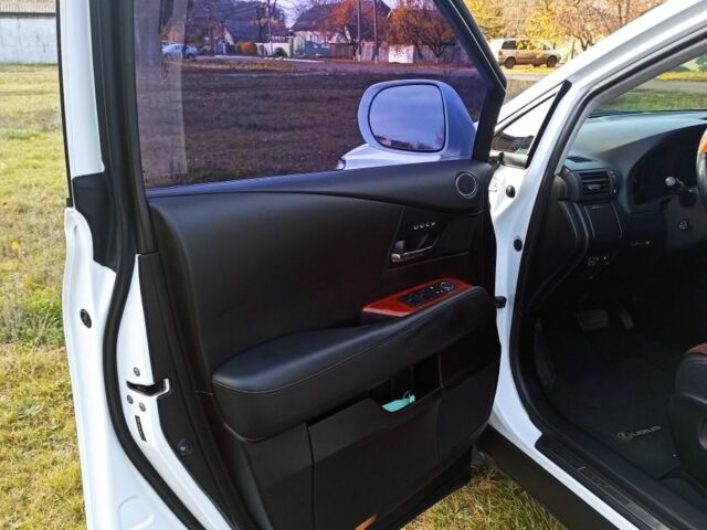 Белый Лексус РХ, объемом двигателя 3.5 л и пробегом 198 тыс. км за 17000 $, фото 5 на Automoto.ua