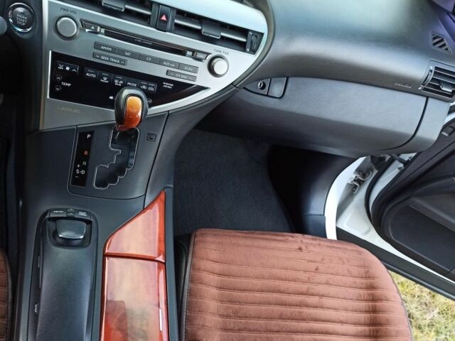 Белый Лексус РХ, объемом двигателя 3.5 л и пробегом 198 тыс. км за 17000 $, фото 12 на Automoto.ua