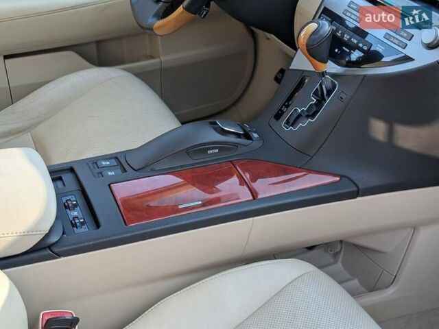 Белый Лексус РХ, объемом двигателя 3.5 л и пробегом 212 тыс. км за 16700 $, фото 77 на Automoto.ua