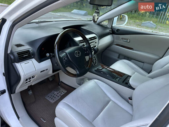 Белый Лексус РХ, объемом двигателя 3.5 л и пробегом 127 тыс. км за 19500 $, фото 5 на Automoto.ua