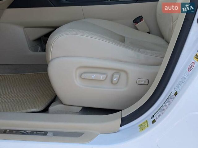 Белый Лексус РХ, объемом двигателя 3.5 л и пробегом 212 тыс. км за 16700 $, фото 55 на Automoto.ua