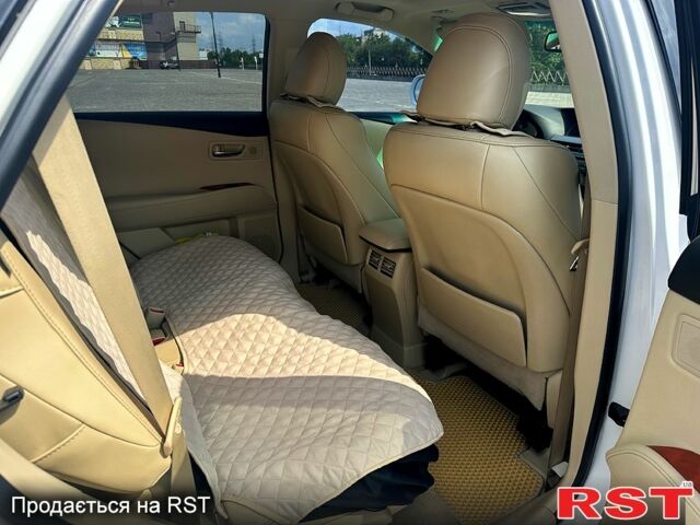 Белый Лексус РХ, объемом двигателя 3.5 л и пробегом 210 тыс. км за 17500 $, фото 8 на Automoto.ua