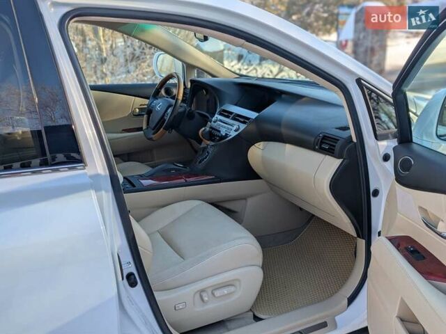 Белый Лексус РХ, объемом двигателя 3.5 л и пробегом 212 тыс. км за 16700 $, фото 73 на Automoto.ua