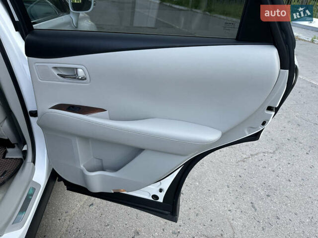 Белый Лексус РХ, объемом двигателя 3.5 л и пробегом 127 тыс. км за 19500 $, фото 9 на Automoto.ua