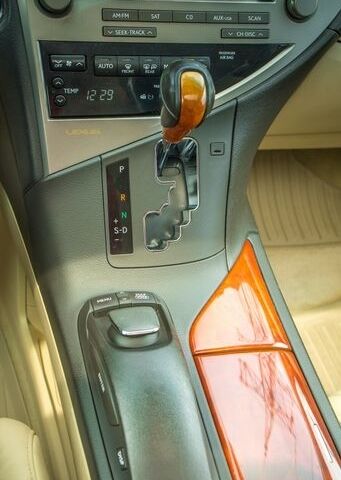 Белый Лексус РХ, объемом двигателя 3.46 л и пробегом 200 тыс. км за 20000 $, фото 8 на Automoto.ua