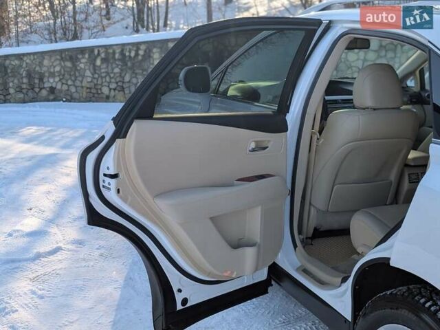 Белый Лексус РХ, объемом двигателя 3.5 л и пробегом 212 тыс. км за 16700 $, фото 60 на Automoto.ua