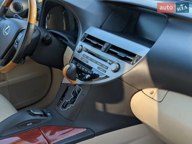 Белый Лексус РХ, объемом двигателя 3.5 л и пробегом 212 тыс. км за 16700 $, фото 78 на Automoto.ua