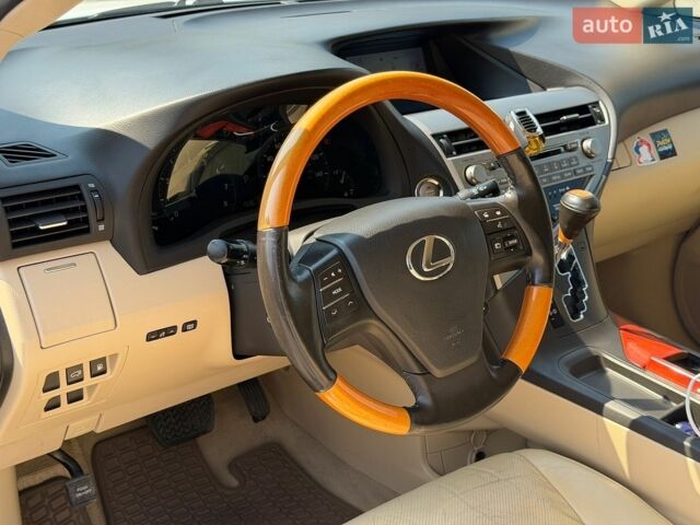 Белый Лексус РХ, объемом двигателя 3.46 л и пробегом 269 тыс. км за 16200 $, фото 1 на Automoto.ua