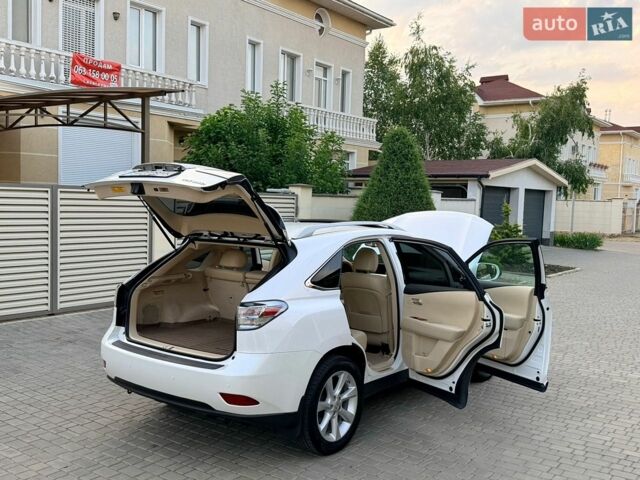 Белый Лексус РХ, объемом двигателя 3.5 л и пробегом 103 тыс. км за 18700 $, фото 64 на Automoto.ua