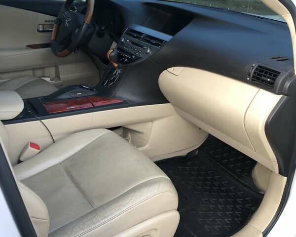 Белый Лексус РХ, объемом двигателя 3.46 л и пробегом 136 тыс. км за 19100 $, фото 2 на Automoto.ua
