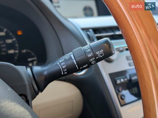 Белый Лексус РХ, объемом двигателя 3.5 л и пробегом 212 тыс. км за 16700 $, фото 91 на Automoto.ua