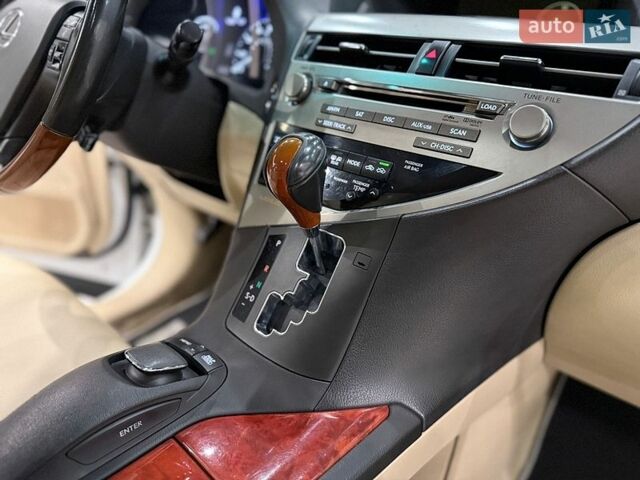 Белый Лексус РХ, объемом двигателя 3.46 л и пробегом 140 тыс. км за 17999 $, фото 101 на Automoto.ua