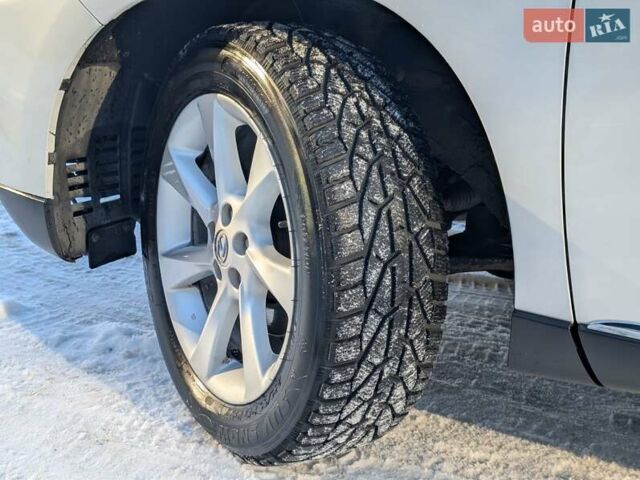 Белый Лексус РХ, объемом двигателя 3.5 л и пробегом 212 тыс. км за 16700 $, фото 7 на Automoto.ua