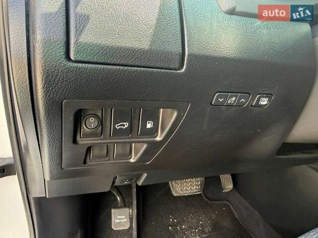 Белый Лексус РХ, объемом двигателя 3.46 л и пробегом 185 тыс. км за 16500 $, фото 45 на Automoto.ua