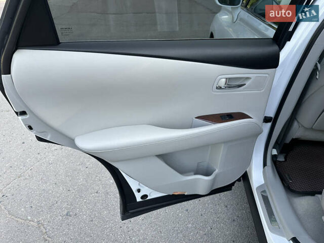 Белый Лексус РХ, объемом двигателя 3.5 л и пробегом 127 тыс. км за 19500 $, фото 7 на Automoto.ua