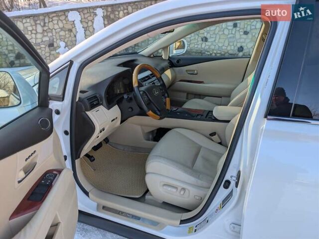 Белый Лексус РХ, объемом двигателя 3.5 л и пробегом 212 тыс. км за 16700 $, фото 53 на Automoto.ua