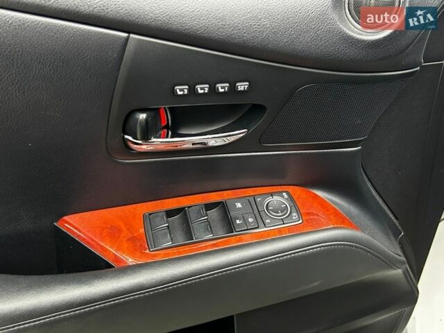 Белый Лексус РХ, объемом двигателя 3.46 л и пробегом 159 тыс. км за 16600 $, фото 15 на Automoto.ua