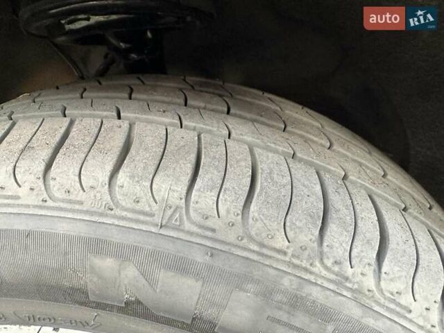 Білий Лексус РХ, об'ємом двигуна 3.46 л та пробігом 195 тис. км за 19000 $, фото 23 на Automoto.ua