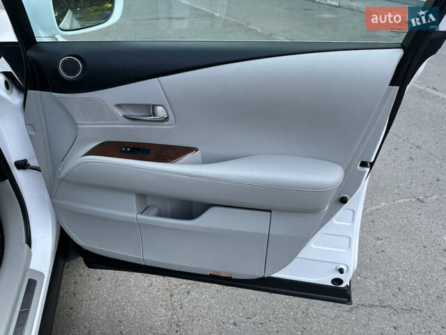 Белый Лексус РХ, объемом двигателя 3.5 л и пробегом 127 тыс. км за 19500 $, фото 11 на Automoto.ua