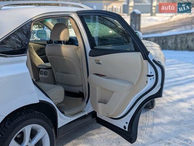 Белый Лексус РХ, объемом двигателя 3.5 л и пробегом 212 тыс. км за 16700 $, фото 67 на Automoto.ua