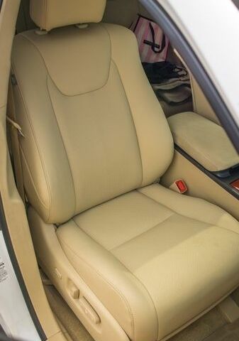 Белый Лексус РХ, объемом двигателя 3.46 л и пробегом 200 тыс. км за 20000 $, фото 12 на Automoto.ua