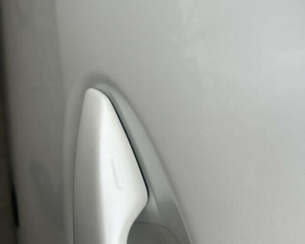 Белый Лексус РХ, объемом двигателя 3.5 л и пробегом 197 тыс. км за 18500 $, фото 16 на Automoto.ua