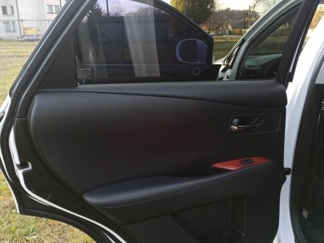 Белый Лексус РХ, объемом двигателя 3.5 л и пробегом 198 тыс. км за 17000 $, фото 19 на Automoto.ua