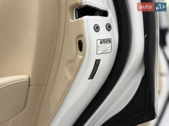 Белый Лексус РХ, объемом двигателя 3.46 л и пробегом 140 тыс. км за 17999 $, фото 112 на Automoto.ua