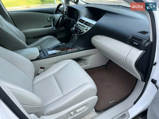 Белый Лексус РХ, объемом двигателя 3.5 л и пробегом 127 тыс. км за 19500 $, фото 12 на Automoto.ua