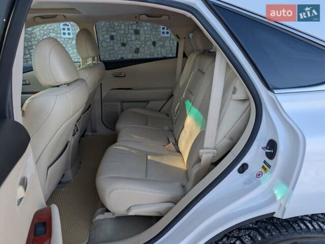 Белый Лексус РХ, объемом двигателя 3.5 л и пробегом 212 тыс. км за 16700 $, фото 63 на Automoto.ua