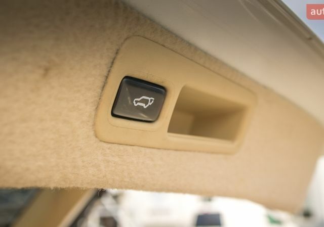 Белый Лексус РХ, объемом двигателя 3.46 л и пробегом 200 тыс. км за 20000 $, фото 10 на Automoto.ua