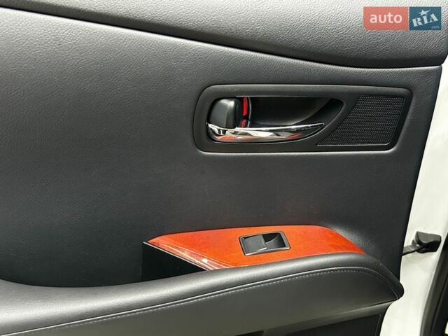 Белый Лексус РХ, объемом двигателя 3.46 л и пробегом 159 тыс. км за 16600 $, фото 30 на Automoto.ua