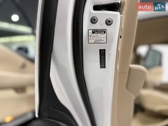 Белый Лексус РХ, объемом двигателя 3.46 л и пробегом 140 тыс. км за 17999 $, фото 108 на Automoto.ua