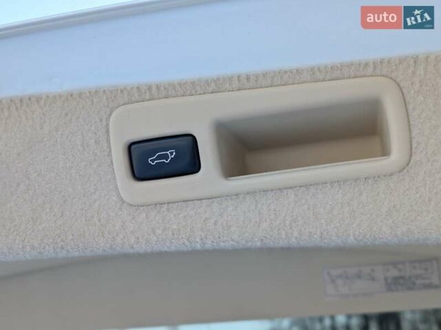 Белый Лексус РХ, объемом двигателя 3.5 л и пробегом 212 тыс. км за 16700 $, фото 50 на Automoto.ua