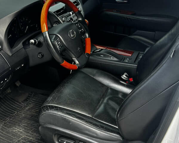 Белый Лексус РХ, объемом двигателя 3.46 л и пробегом 200 тыс. км за 21000 $, фото 8 на Automoto.ua
