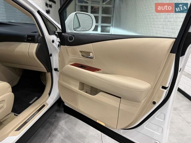 Белый Лексус РХ, объемом двигателя 3.46 л и пробегом 140 тыс. км за 17999 $, фото 68 на Automoto.ua